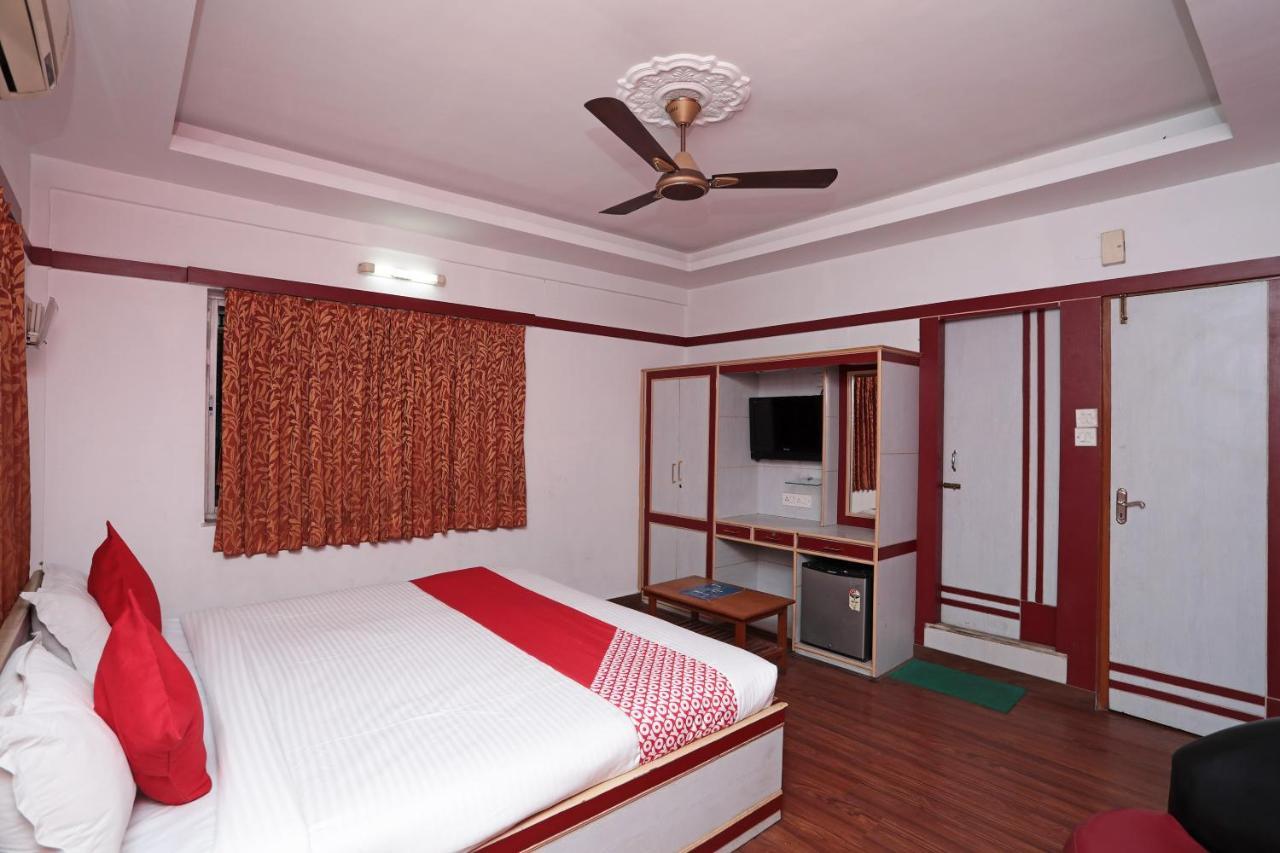 Oyo 26143 Hotel Abedin Kolkata Bagian luar foto