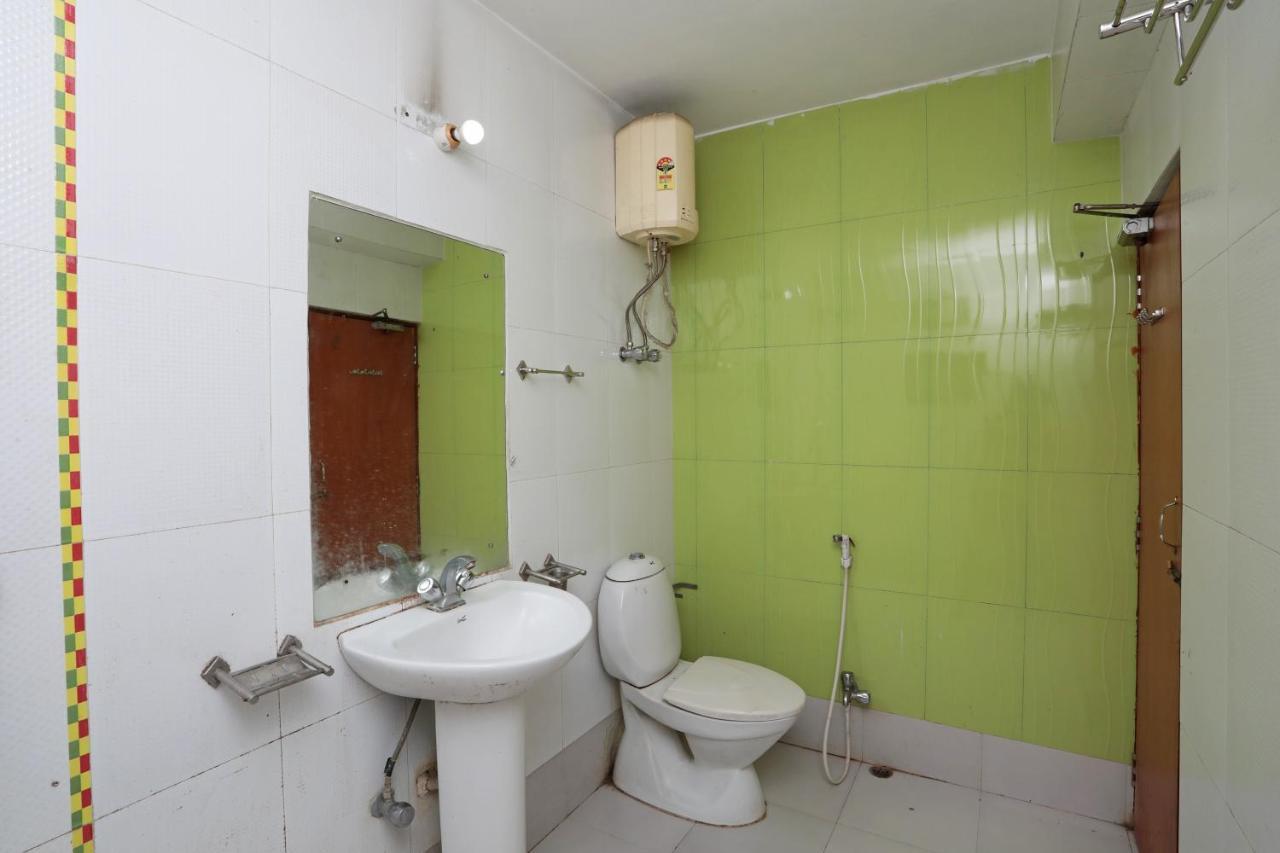 Oyo 26143 Hotel Abedin Kolkata Bagian luar foto