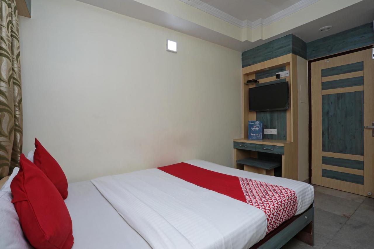 Oyo 26143 Hotel Abedin Kolkata Bagian luar foto