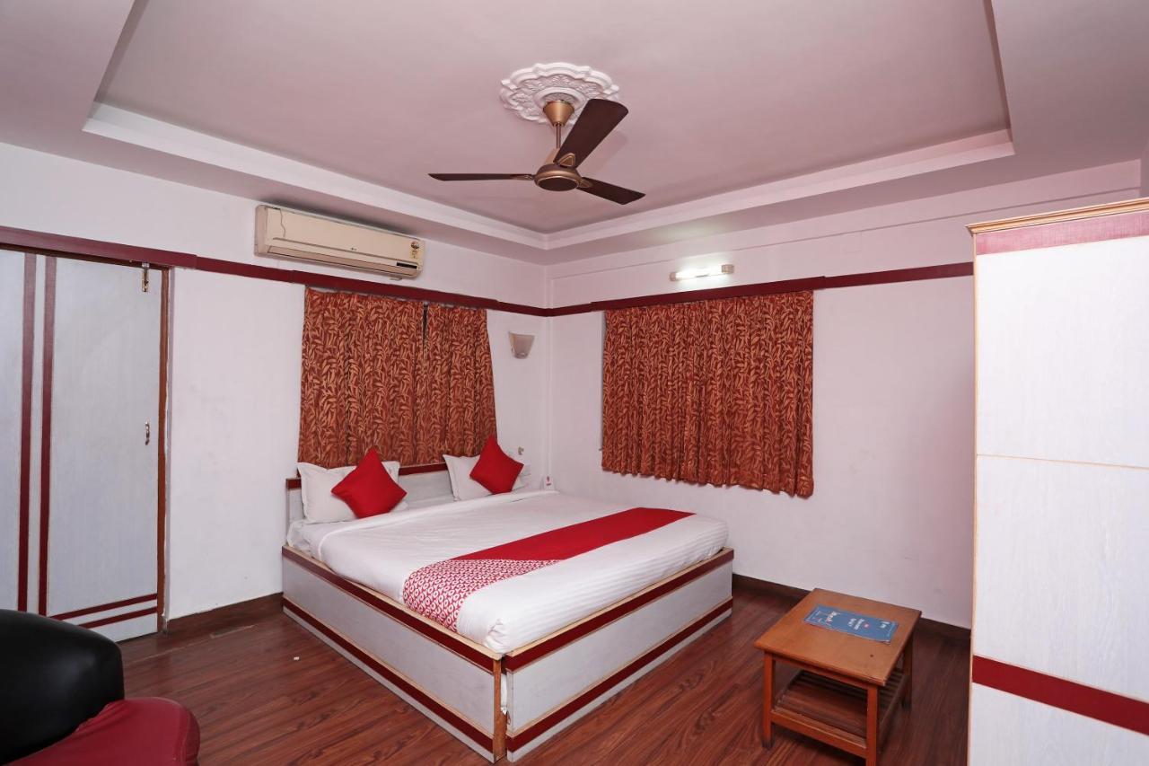 Oyo 26143 Hotel Abedin Kolkata Bagian luar foto