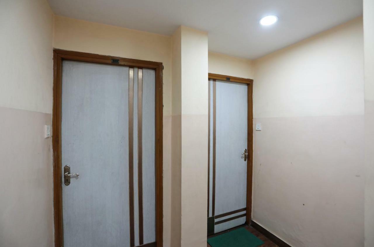 Oyo 26143 Hotel Abedin Kolkata Bagian luar foto